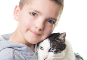 Kid with Cleft Lip & Heterochromia Adopts Cat With Cleft Lip & Heterochromia: Too Cute