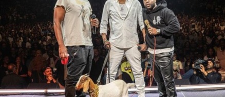 Kevin Hart gifted Chris Rock a pet goat on stage, named it "Will Smith"