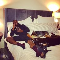 Kevin Hart Lounging with the Dogs