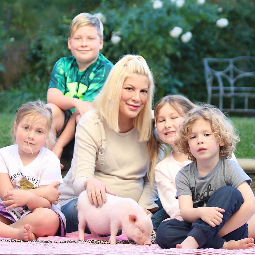 Tori Spelling - mini pig Nutmeg