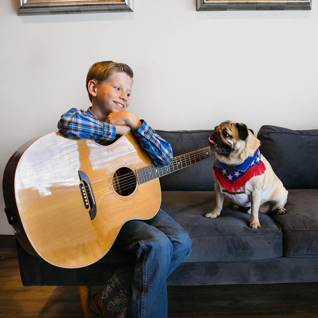 Yodel Kid Serenades Doug the Pug and it’s Celebrity Pets