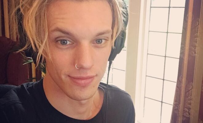 Jamie Campbell Bower Pets