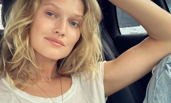 Toni Garrn Pets