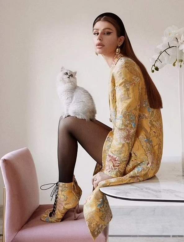 Nima Benati sitting with her cat Bartolo