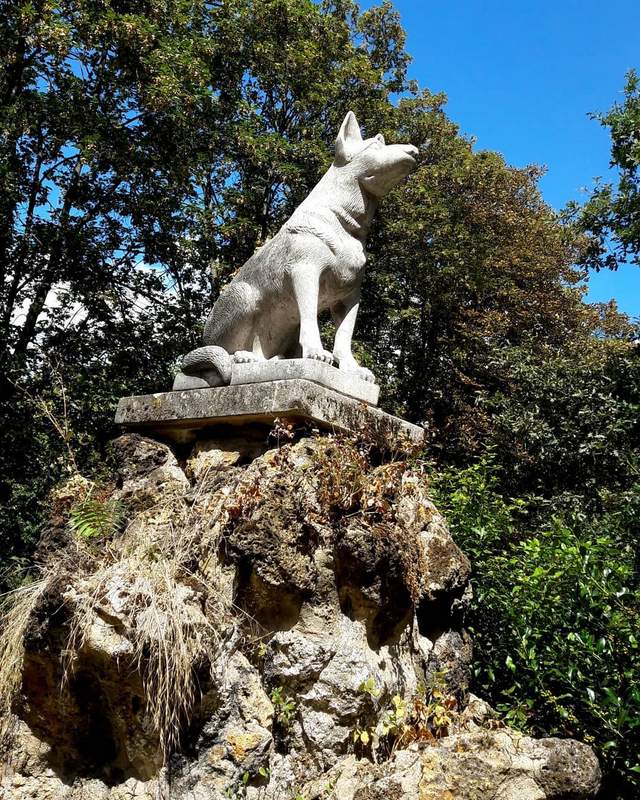World's Oldest Pet Cemetery in France - Rin Tin Tin German Shepherd dog actor