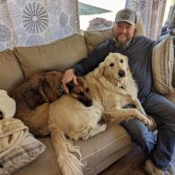 Colt Ford's pet Dogs at Home