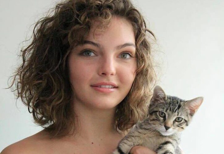 Camren Bicondova Pets