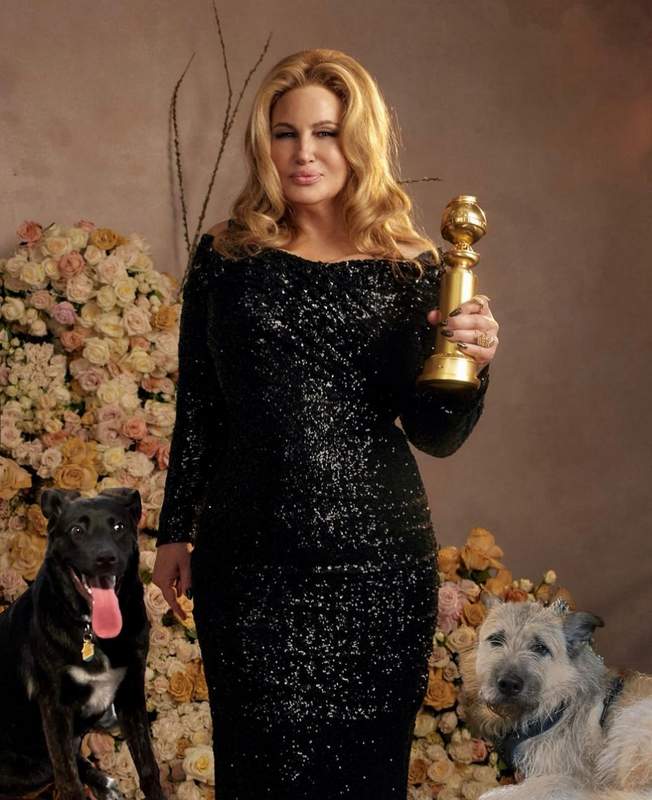 Jennifer Coolidge photoshopped her dogs into her Golden Globes photo