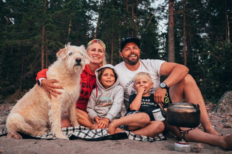 Arthur the King dog with Mikael Lindnord and family