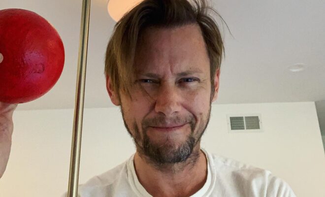 Jimmi Simpson Pets