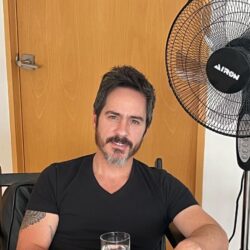 Mauricio Ochmann Pets