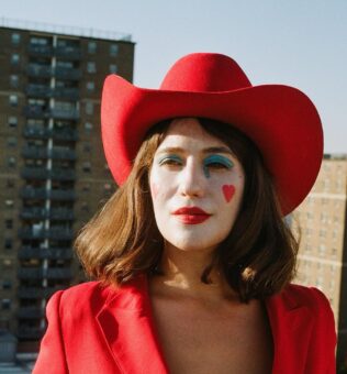 Lola Kirke Pets