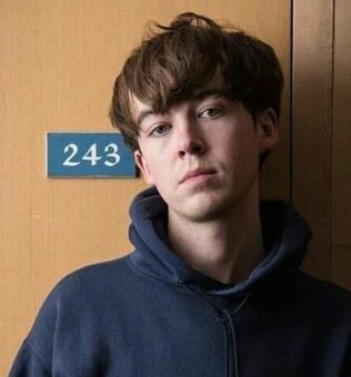 Alex Lawther Pets