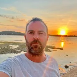 Sullivan Stapleton Pets