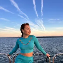 Francia Raisa Pets