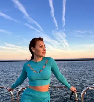 Francia Raisa Pets